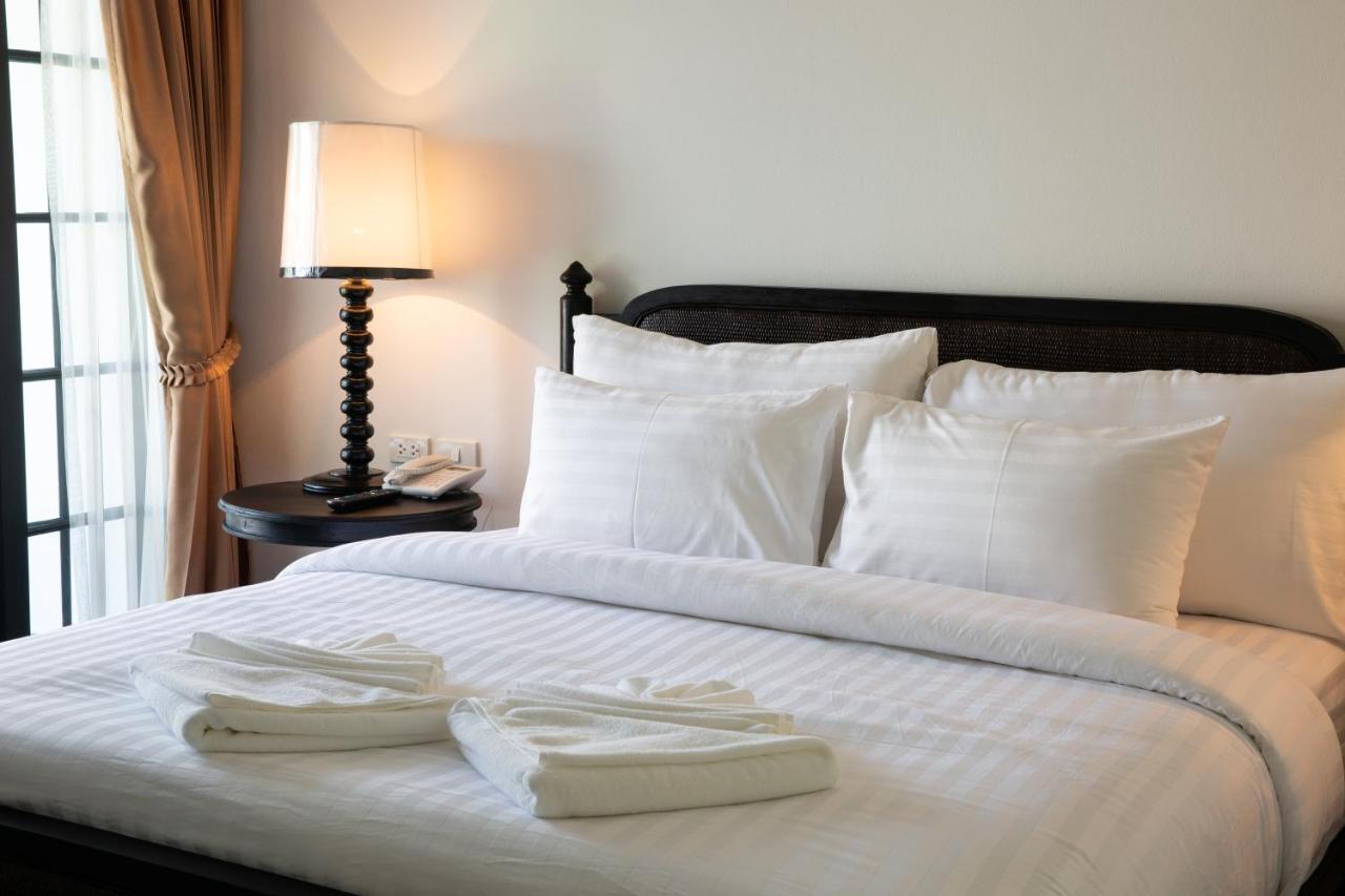 Mora Boutique Hotel - Sha Extra Plus Chiang Rai Eksteriør billede A bed with white sheets