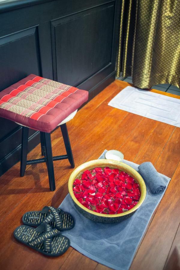 Mora Boutique Hotel - Sha Extra Plus Chiang Rai Eksteriør billede Thai massage equipment